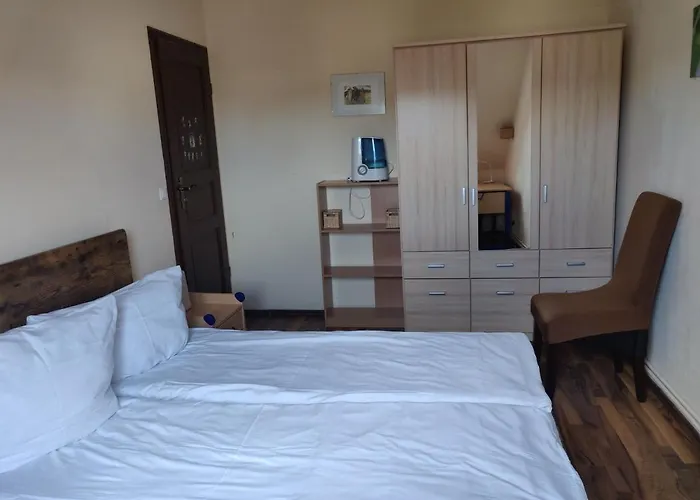 Modern Townhouse, Quiet And Close To The Centre.